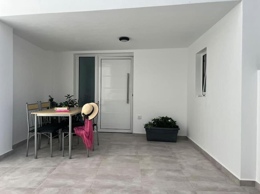 Villa Family Emporio  ภายนอก รูปภาพ